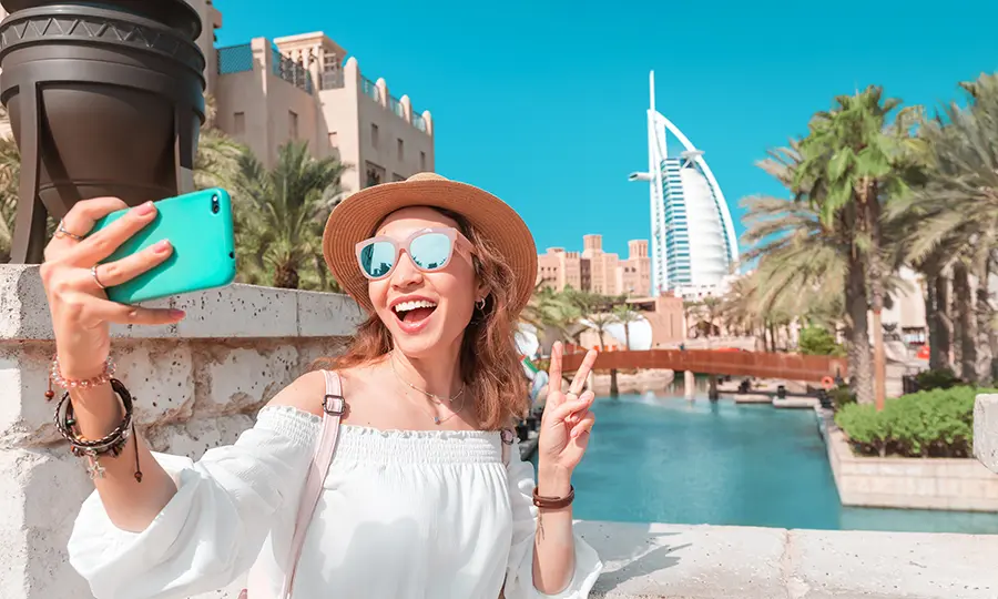 dubai-happy.webp